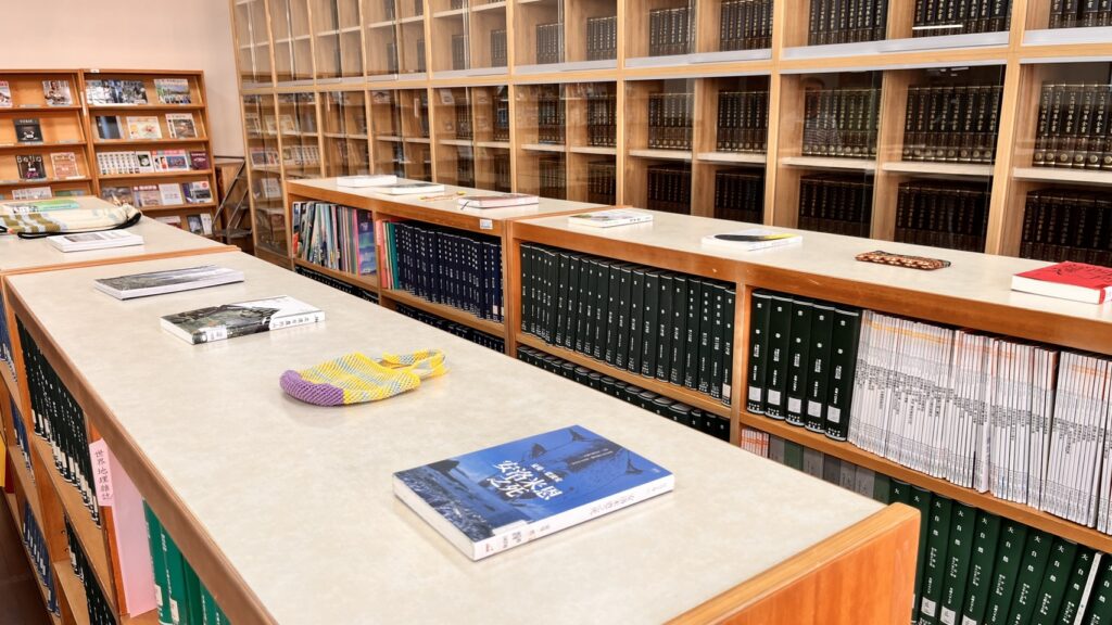114-1-圖書館2F-[主題書展]群山之聲・海洋之韻─臺灣原住民文化